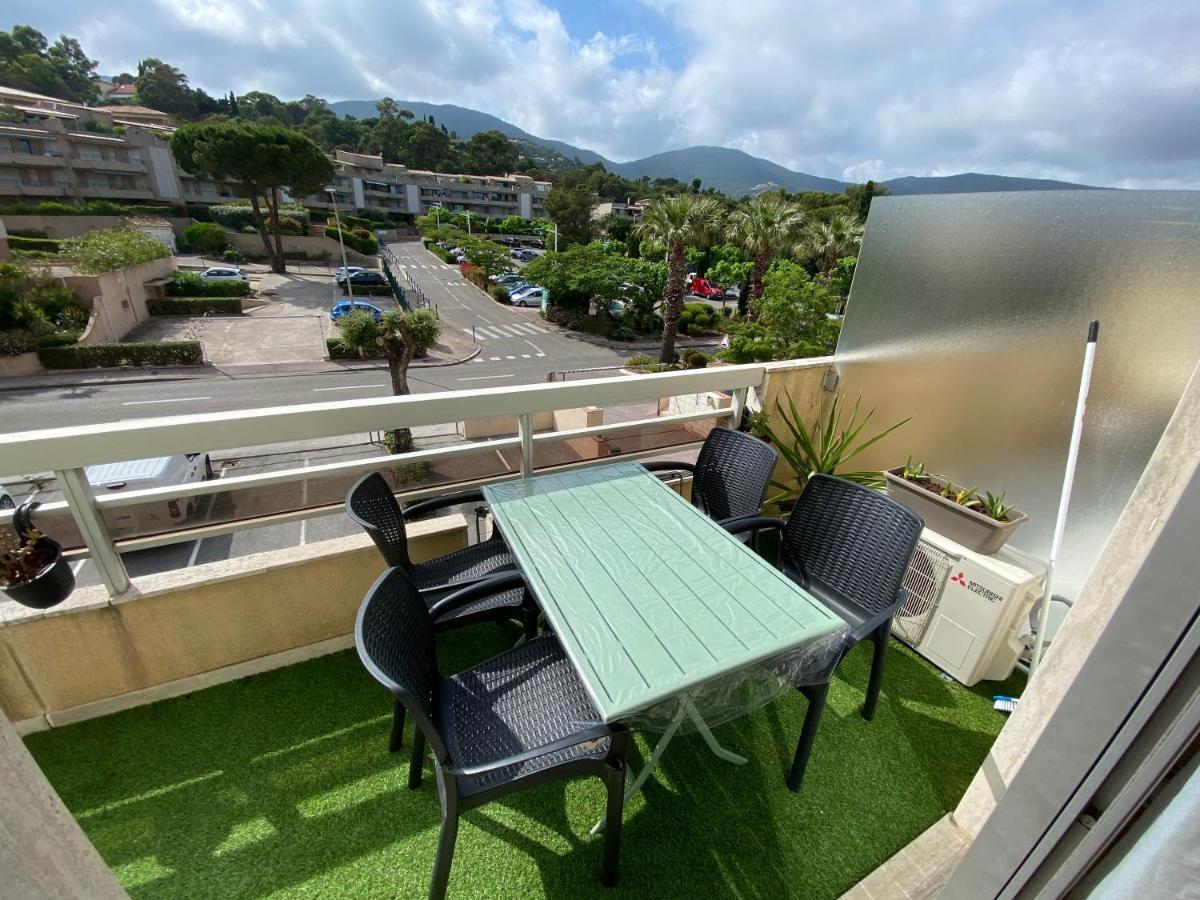 Studio 207-Front De Mer Parking Prive กาวาแลร์-ซูร์-แมร์ ภายนอก รูปภาพ